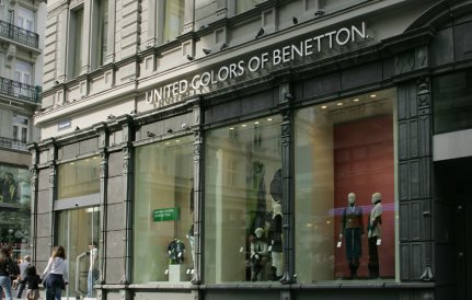  Benetton Megastore ruhz Bcs kiakat